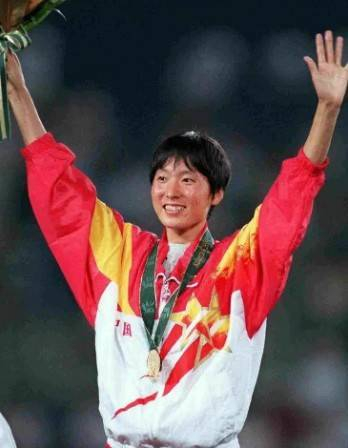 九游娱乐官方网站-退役后移居美国，3个孩子3个爹，53岁奥运冠军王军霞现在还好吗？|中长跑|婚姻|运动员|人生|传奇_新浪体育_新浪新闻